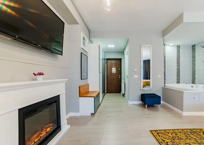 Romantic Jacuzzi Luxury Apartment