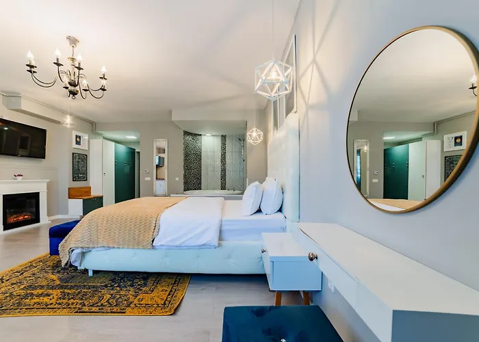 Romantic Jacuzzi Luxury Apartment